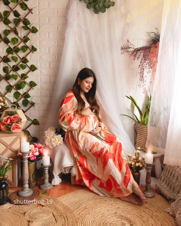 A beautifully serene solo portrait in our boho-themed studio corner. The space is filled with candles, pampas grass, and soft fabrics, creating a warm and peaceful atmosphere for the mom-to-be.