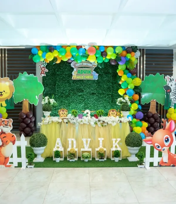 A fantastic jungle theme party setup. We capture the overall look of your event decor to remember all the effort you put into planning.