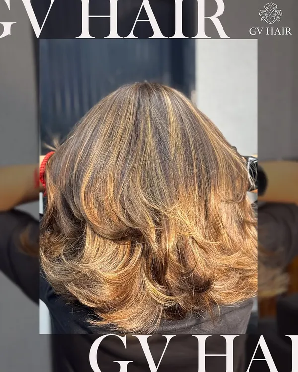 Just one appointment, and endless compliments. This is a perfect example of my balayage technique, creating beautiful, blended highlights on a shoulder-length cut.