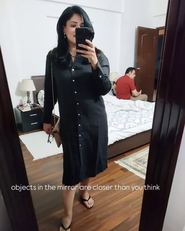 A comfortable black shirt dress is a versatile piece for a relaxed evening out. Here, I've paired it with pink baroque pearls for a touch of elegance.