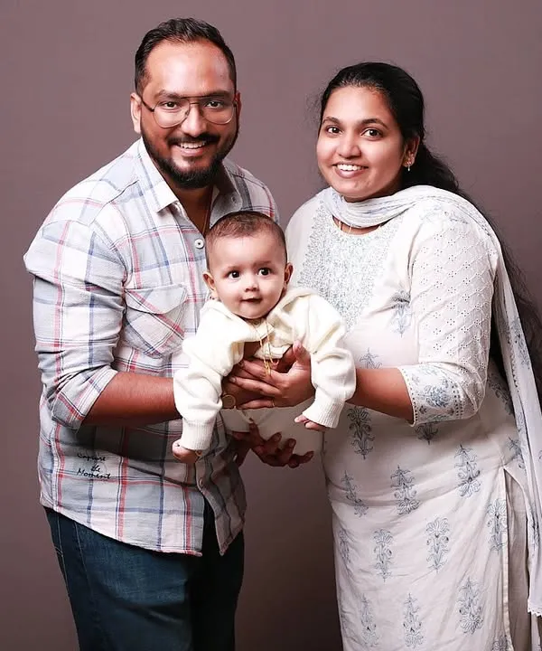 A bright and happy family portrait in the studio. My aim is to create a relaxed atmosphere so I can capture genuine smiles and the joy of you all being together.