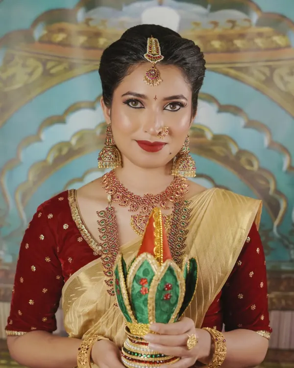 This is my absolute favorite look to create. The classic combination of a golden Kanchipuram saree, rich temple jewellery, and bold red lips is timeless. I ensure the HD makeup base is flawless and radiant, so you look stunning both in person and in your wedding photos.