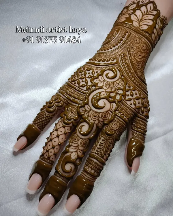 A classic example of a Gulf-style henna design, featuring bold paisley elements and delicate floral patterns. Notice the use of negative space and shading to create depth, a key technique we practice in the advanced bridal course.
