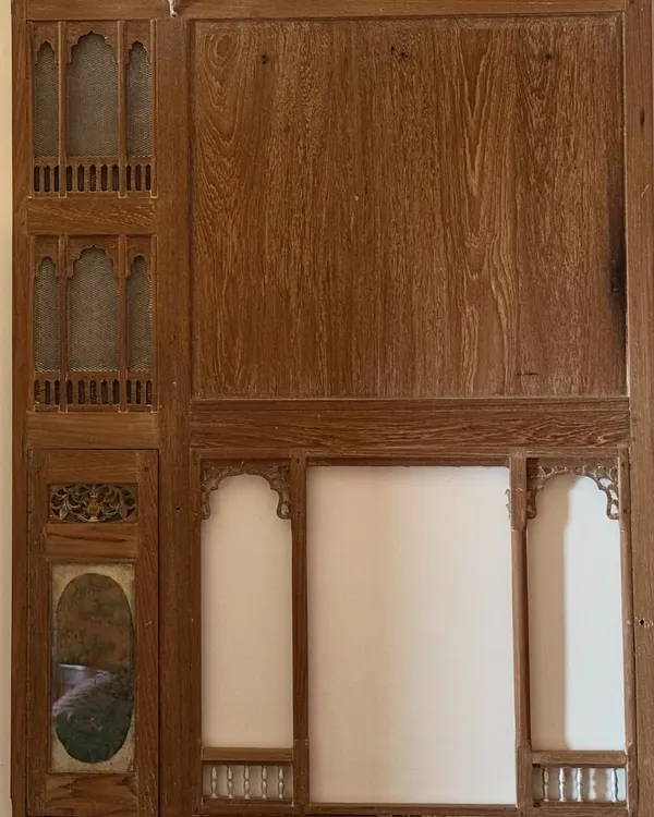 The beginning of the journey. This is the salvaged camphor wood panel as I found it, with its beautiful carvings but also with damaged and missing parts. I saw its potential to tell a new story.
