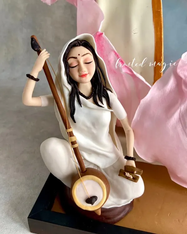 A close-up of the Meera figurine from my award-winning Krishna cake. I wanted to capture a sense of peace and devotion as she plays her ektara, with every detail from her expression to her instrument sculpted with care.