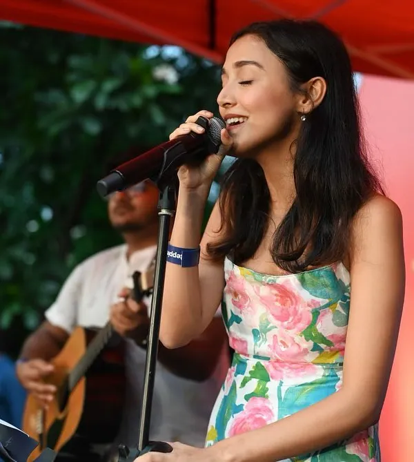 Singing in the sunshine. This was such a beautiful day, filled with good music and even better company. I love how a simple acoustic setup can bring so much warmth to an outdoor event or a daytime party.