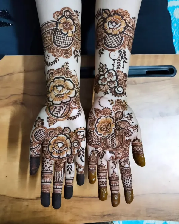 One of my favorite floral designs. This look features large, shaded flowers on both the palms and the back of the hands, connected by delicate vines and leaves.