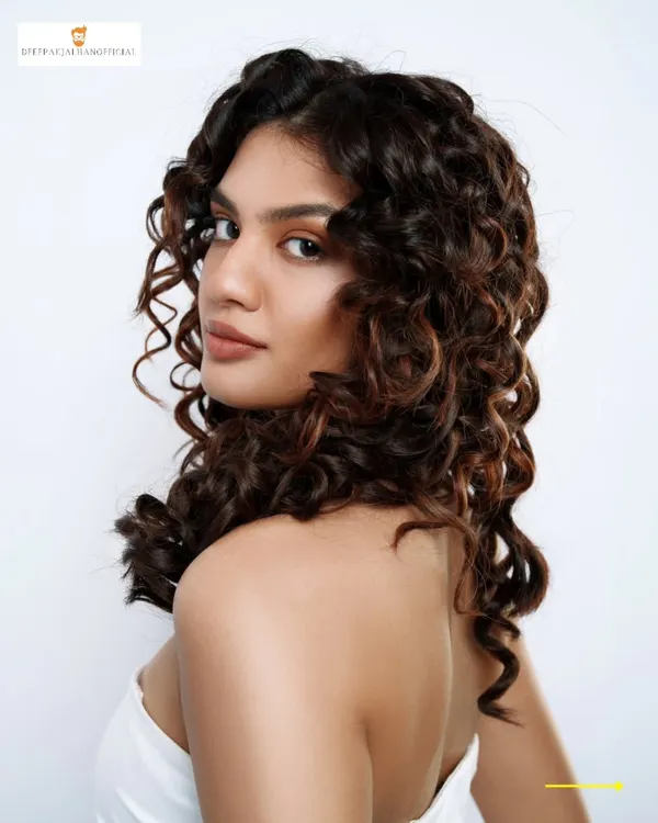 A stunning example of lived-in color on beautifully defined curls. This look, from a Schwarzkopf Professional show, is all about effortless, high-fashion hair.