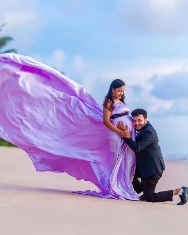 This is the moment dreams are made of. Our lavender infinity gown with its extra long trail creates a breathtaking "flying dress" effect, perfect for a dramatic beach maternity shoot. We help you capture the magic of your journey against a beautiful natural backdrop.
