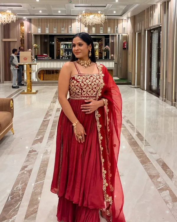 Many women worry that building muscle will make them look bulky in ethnic wear. I believe the opposite is true. Lifting weights enhances your symmetry, posture, and grace, making an outfit look effortlessly stunning.