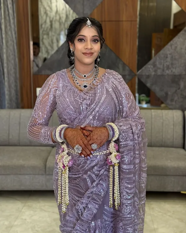 A glowing mom-to-be at her baby shower. I created a soft and radiant makeup look to enhance her natural beauty, pairing it with a lovely lavender sequin saree. The floral jewelry adds a special touch for this traditional ceremony.