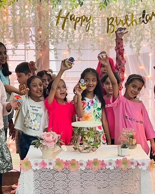 This is what a successful party looks like. We love seeing a group of happy little artists proudly showing off the masterpieces they created all by themselves.