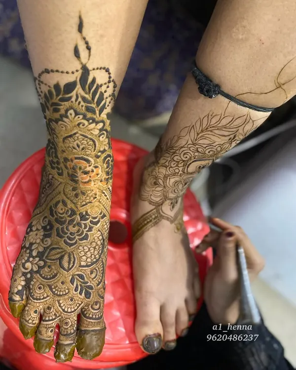 This is the kind of stunning, intricate bridal foot mehndi you can learn to create. I focus on achieving a deep, rich stain using organic henna, a sign of true quality that I teach all my students to master.