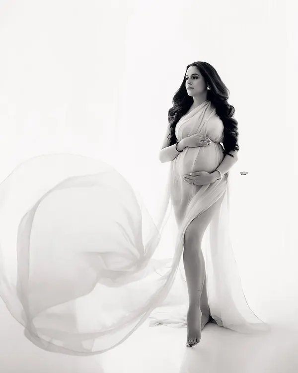 The black and white version of the ethereal drape look. I'll teach you how my editing process transforms a color photo into a timeless monochrome masterpiece, emphasizing light and form.