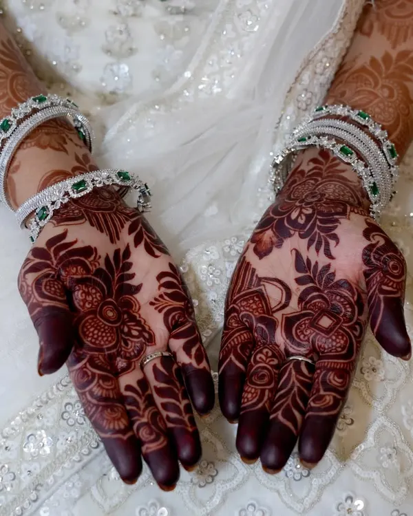 This is the beautiful, deep maroon stain my client achieved 48 hours after her engagement henna session. My fresh, organic paste guarantees a rich, long-lasting color, perfect for making your special moments even more memorable.