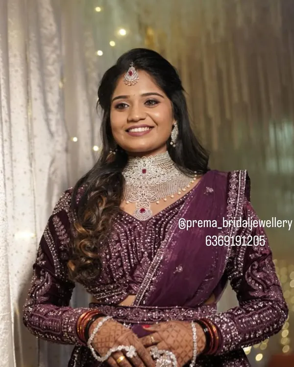 Bride Jaishree looks absolutely stunning for her reception in this sparkling AD choker with ruby accents.