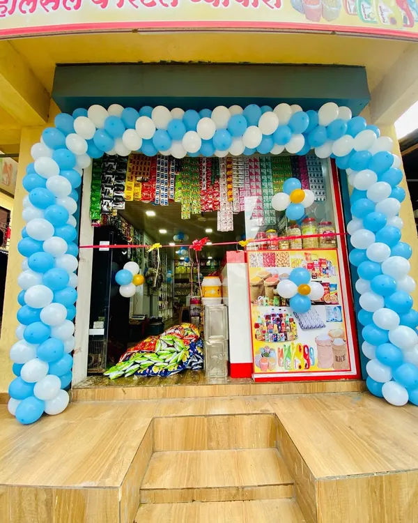 A blue and white balloon arch for the grand opening of a local shop, creating a festive and welcoming entrance.