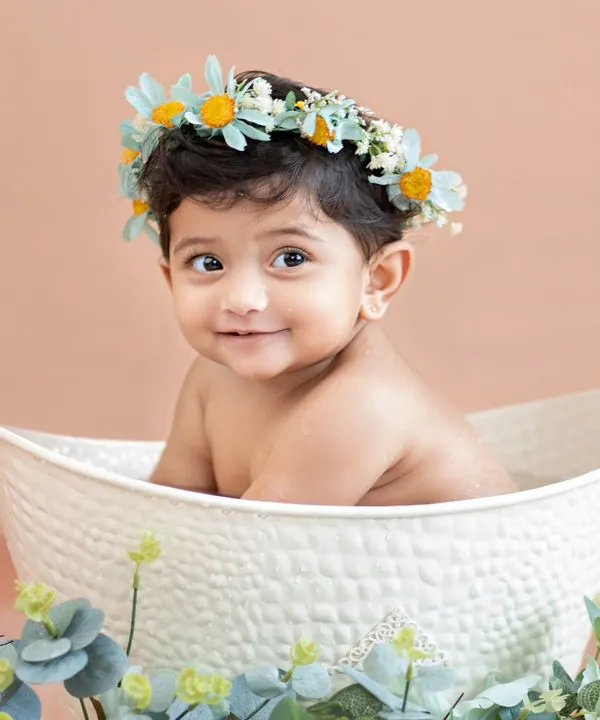 How cute can you look while taking a bath? This cute! This little one is all smiles in her floral tub bath session.