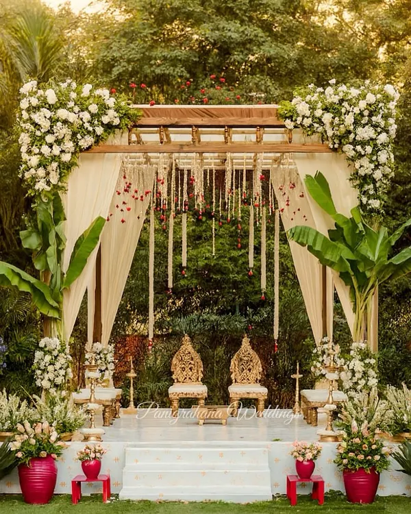 A dreamy mandap where tradition meets timeless elegance. We used lush white florals, banana leaf accents, and golden hues to create a sacred space that felt both grand and intimate for this Taj Bangalore wedding.