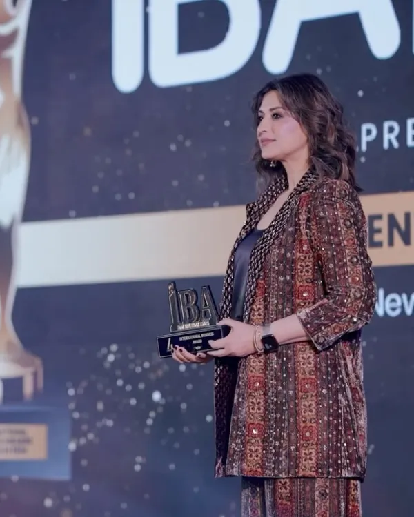 A moment of immense pride and gratitude. Being awarded as the best maternity photographer is an honor that belongs to my incredible team and the wonderful families who trust me with their memories.