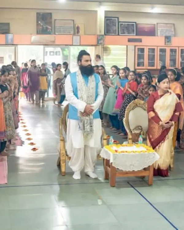 Mahayogi Madhucarji and Maa Aditiji present at the Shubham Karothi Maithreyi Sanskrit Gurukul. We believe in creating a formal yet welcoming space for children to absorb spiritual teachings and ask questions about a Satvik lifestyle.