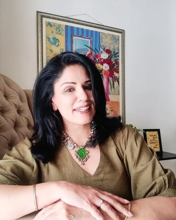 I love experimenting with contrasts. Here, I paired an olive green dress with a vintage silver choker featuring a bold green stone. It creates a focal point and elevates the entire look.