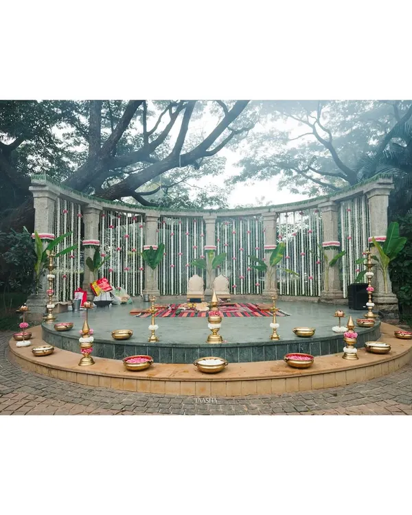 This breathtaking amphitheater at the Shankaraa Foundation became the stage for a sacred union. I used white chrysanthemums, fragrant tuberoses, and pink nerium to complement the natural grandeur, with traditional brass lamps and bells adding a timeless, spiritual glow.