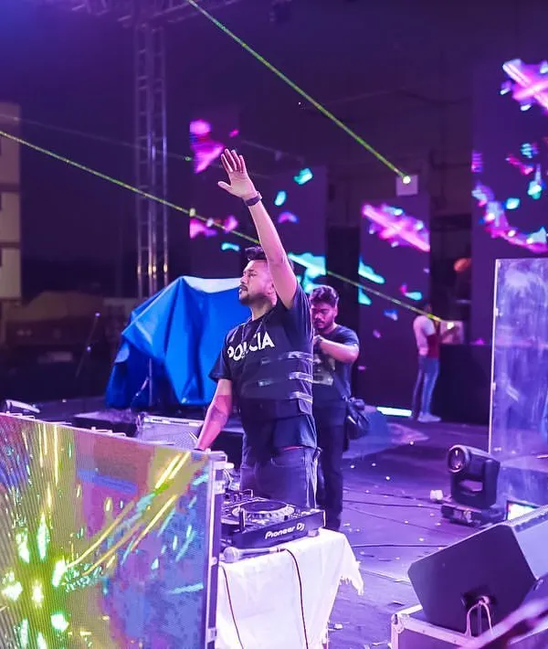 What a crazy show at BGI Bhopal with the one and only Farhan Akhtar. Performing for thousands of students on a massive stage is an incredible feeling.