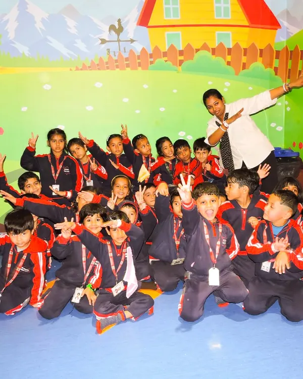 A school group poses for a fun photo with their teacher. I love hosting school visits and providing a space where students can bond and have a blast outside the classroom.