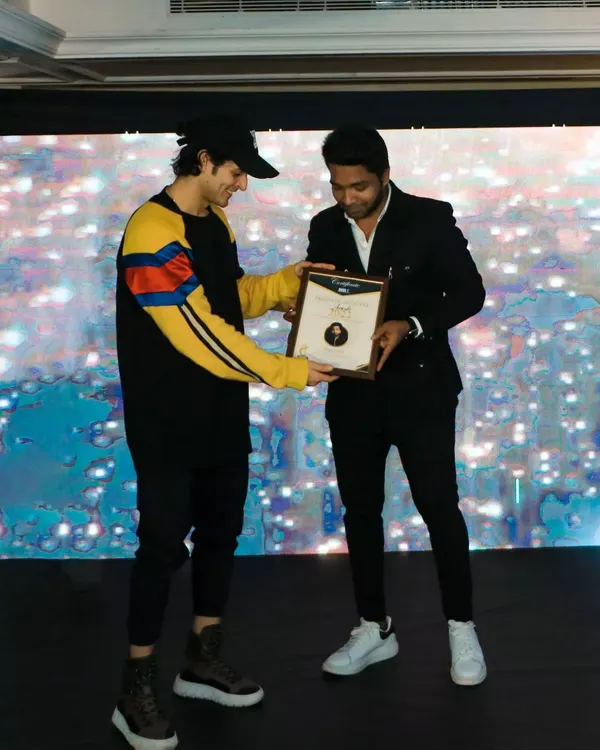 Receiving the Best Fashion Photographer Award in 2023 from Priyank Sharma. A proud moment for the Wall of Images team.