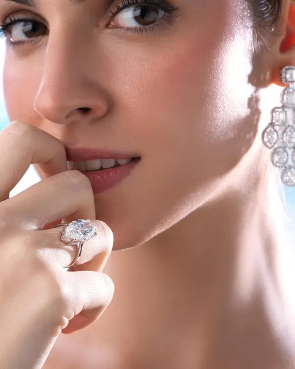 Shooting rocks for Solitario Diamonds with the mesmerizing Claudia, who was also the DJ on set! This shot captures a moment of playful elegance, with the light catching the stunning ring and earrings perfectly.