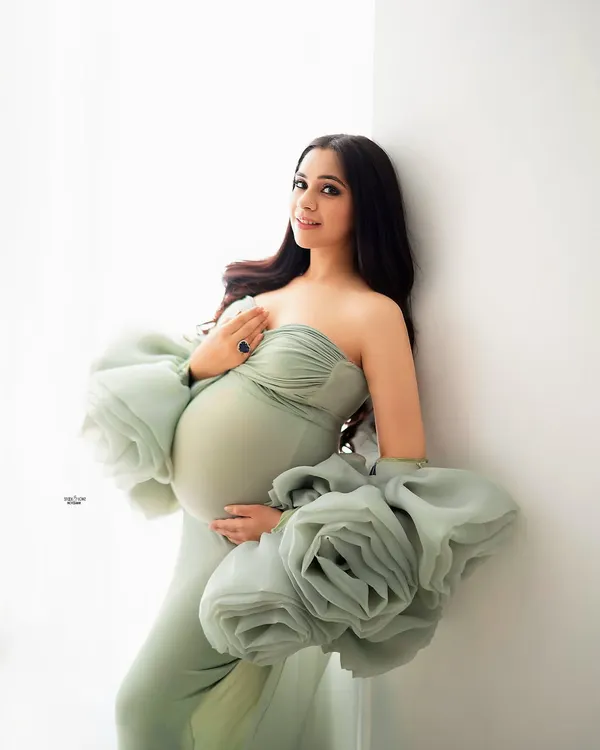 This is what I call the ultimate mamma glow. This portrait, shot in my New Delhi studio, uses soft natural light to highlight the beautiful baby bump in this elegant mint green couture gown with dramatic floral sleeves.