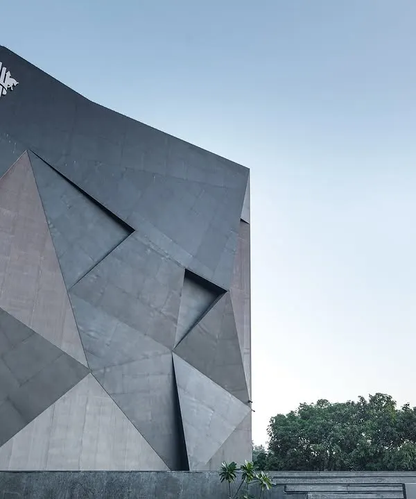The facade of the Aventador Office in Hoshiarpur was inspired by the sharp facets of a rare black diamond. This design choice gives the building a bold, sculptural presence that makes a strong statement from the moment it is seen.