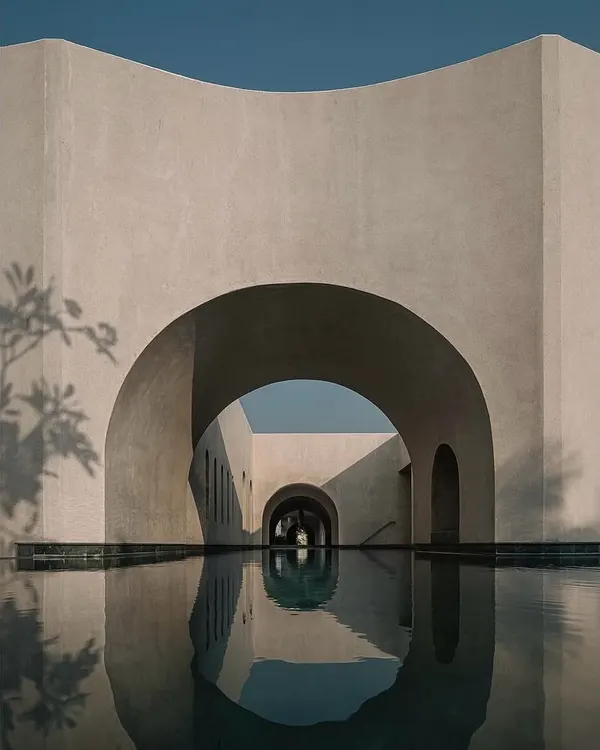 Our design for the Dua Villa in Alibag captures the dialogue between monumental form and the natural elements. The structure's arches are reflected in the tranquil water, creating a composition of rhythm and silence that defines the home's serene atmosphere.