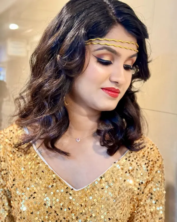A closer look at the golden glam makeup, showing the blended bronze and gold eyeshadow with a sharp, clean wing. This style is perfect for anyone wanting a classic yet striking look for a party or event.