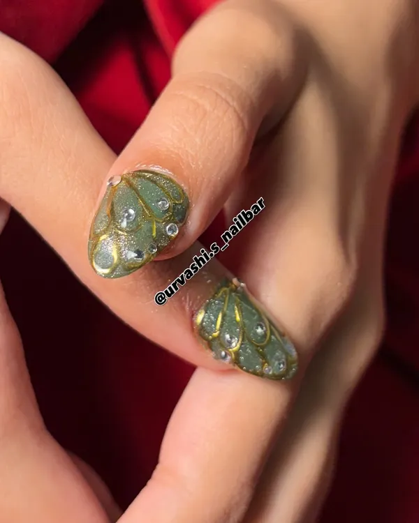 An artistic and elegant set in shades of green and gold. This design features a mix of solid color, abstract patterns, and gold detailing with rhinestone accents for a luxurious finish.