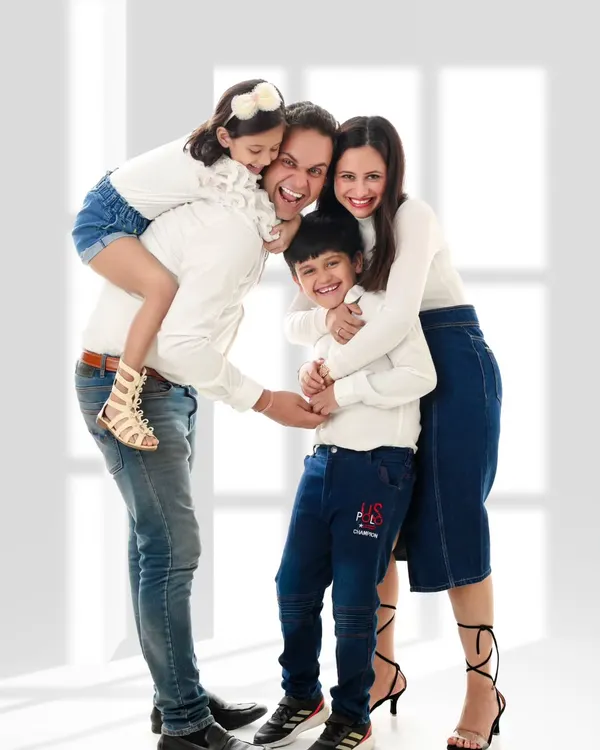 This is what it's all about: pure, unscripted joy. I love capturing these candid family moments where the love and connection are completely natural. This family's playful energy shines against the simple, bright backdrop of my Indirapuram studio.