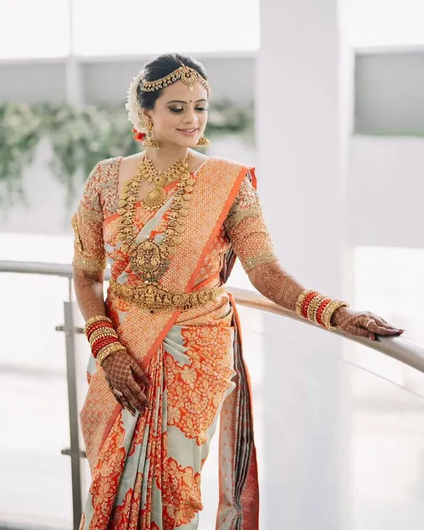 Crushing on this royal bridal look. Dressed in a stunning pastel Kanjeevaram and adorned with intricate temple jewellery, this bride looks absolutely regal and timeless.