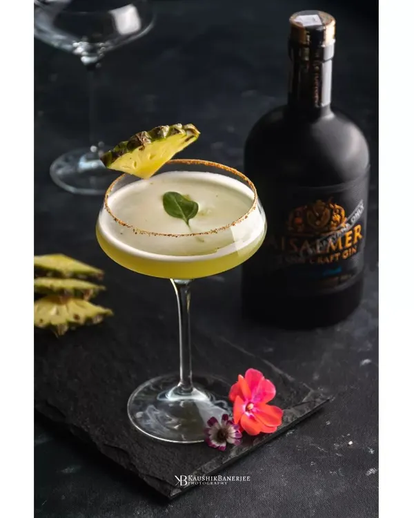 This is the kind of shot I love creating. It’s a play of light and shadow, making this gin cocktail feel premium and inviting. I focused on the details: the sugared rim, the fresh pineapple garnish, and the way the light hits the glass, all set against a dark, moody background to make the drink the hero.