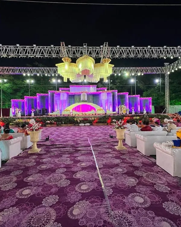 For large-scale sangeet nights and receptions, I provide full stage and lighting production. This setup features a massive overhead lighting truss, multiple custom chandeliers, and a multi-tiered stage to create an unforgettable concert-like atmosphere.