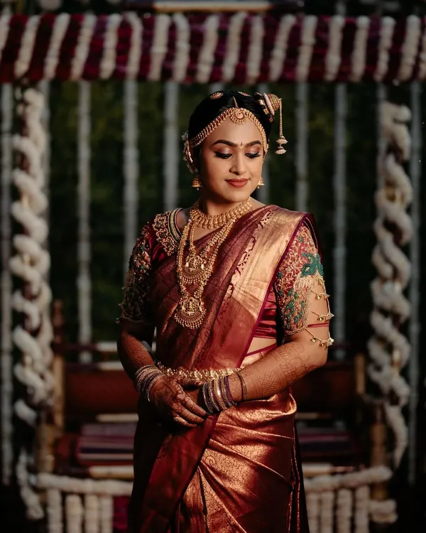A moment of quiet grace before the ceremony. I specialize in the traditional 9-yard Madisar drape, ensuring every pleat and fold is perfect for my Tamil brides, especially for the sacred Oonjal ceremony.