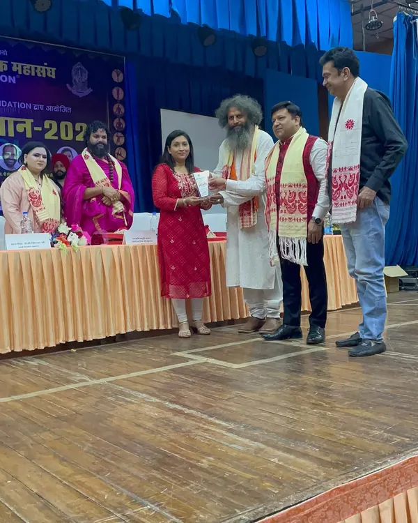 A proud moment for our founder, Dr. Bharti, receiving an award at the Yog Veer Samman 2022 event organized by Akhila Bhartiya Yoga Shikshak Mahasangh.
