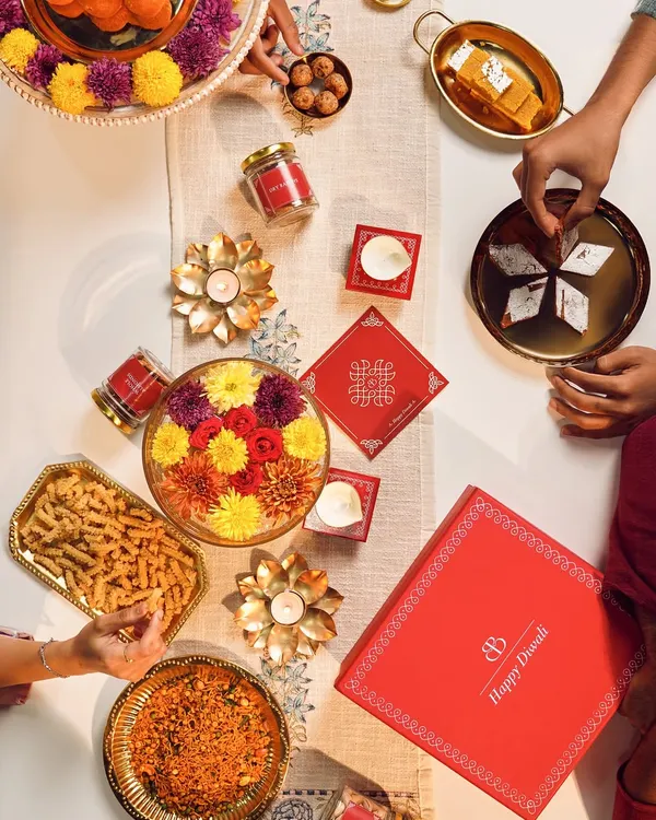 We believe gifting is about creating moments of joy and togetherness. This is a glimpse of a perfect Diwali, filled with light, laughter, and of course, a BoxUp hamper to make the celebration complete.