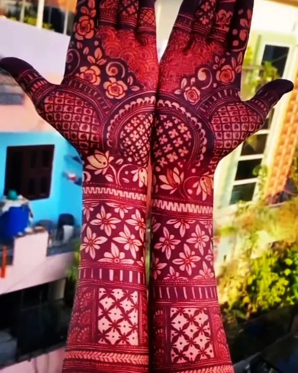 This is the rich, dark mehendi stain I guarantee every time. I prepare my own 100% natural henna cones, so you get a beautiful, long-lasting color for your event.