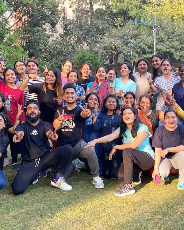 A wonderful group photo from an outdoor corporate wellness event I hosted for SBI. Getting teams out of the office to move and laugh together is a fantastic way to boost morale and team spirit.