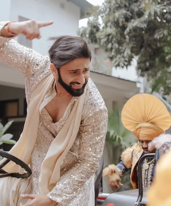 From Dhokla to Lassi, this groom dances to all flavors. An energetic moment from the 'Pyaar Da Pind' themed baraat.