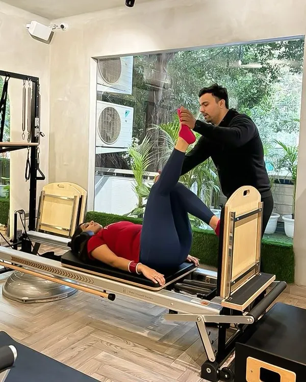 Perfecting your form is key to preventing injury and getting results. Our trainers provide hands-on adjustments during private sessions to ensure every movement on the reformer is precise and effective.
