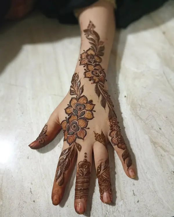 Look at this clean and beautiful floral vine created by one of my students. Their line work is becoming so steady and confident.