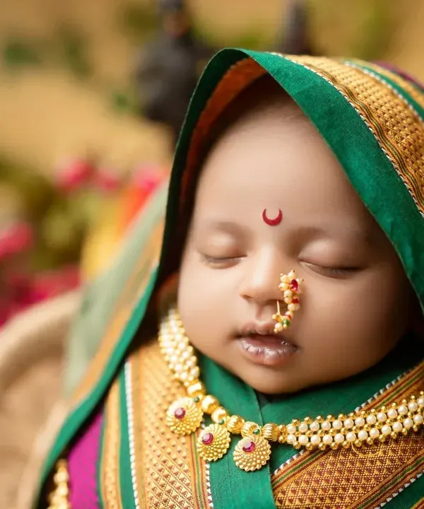 This is our tribute to Maharashtrian culture with a 'Chotishi Rakhumai' theme. We love creating these unique, traditional portraits that celebrate your heritage, complete with authentic details like the nauvari saree wrap and delicate jewelry.