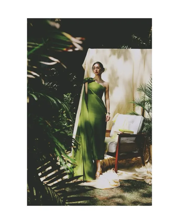 For the AVEKA 'Love Letter' campaign, I styled this elegant green one-shoulder gown in a lush garden setting. The play of sunlight and shadow through the leaves creates a natural, romantic atmosphere.